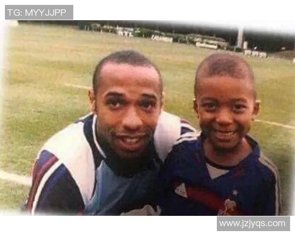 姆巴佩：从天才少年到足球巨星的成长之路与未来展望