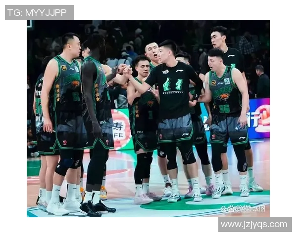 CBA赛场激战广东队对决深圳队决胜时刻谁能笑到最后