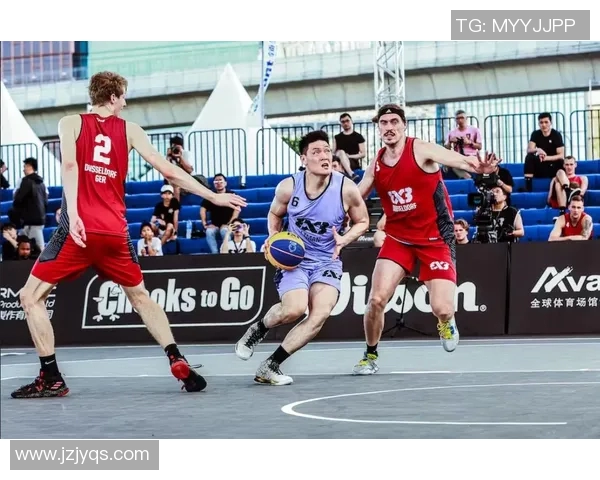 方硕的篮球之路：从青涩少年到职业球员的成长故事与奋斗历程